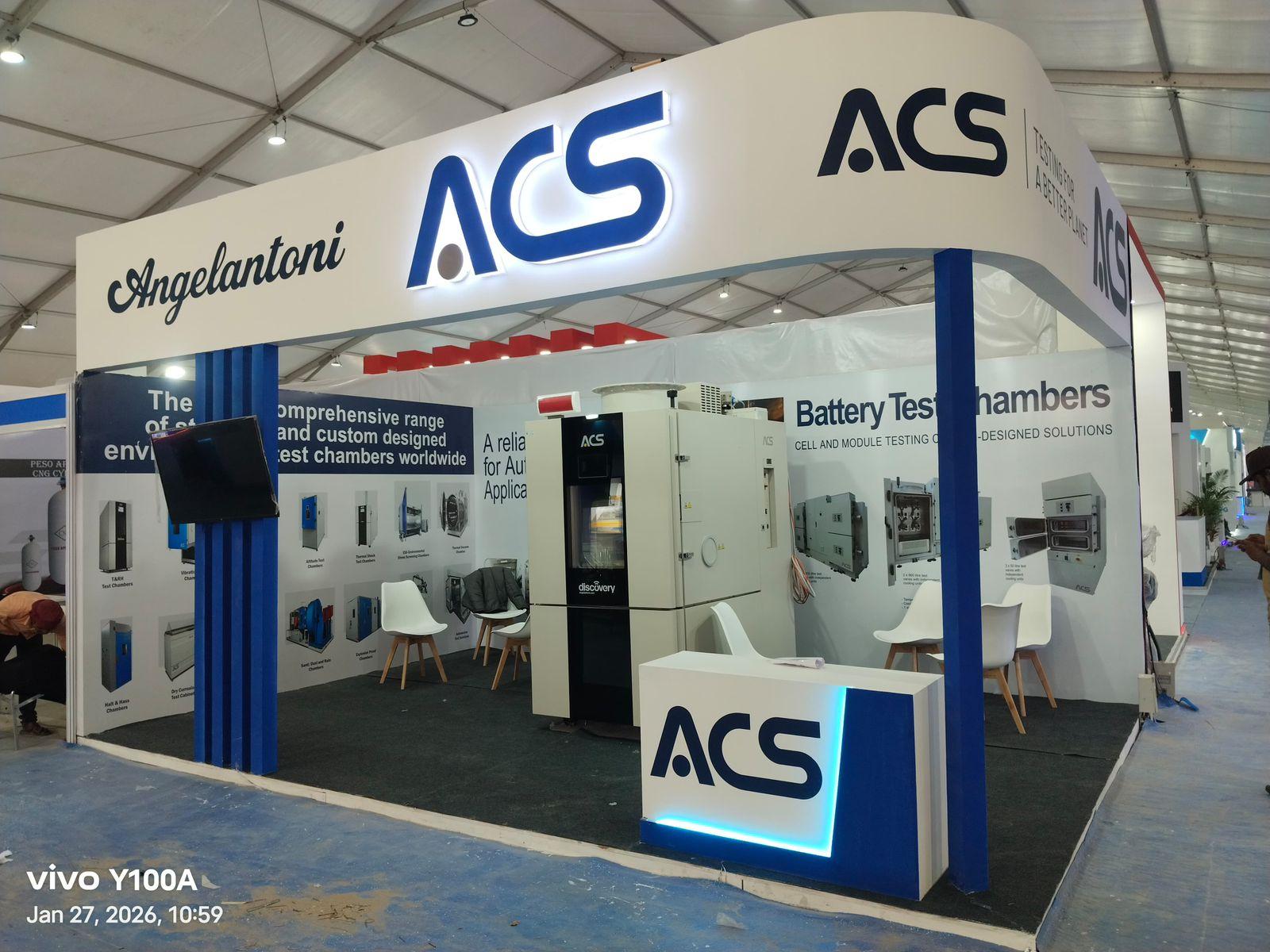 Soluzioni di test ambientali ACS Test Technologies esposte a un evento automotive internazionale in India