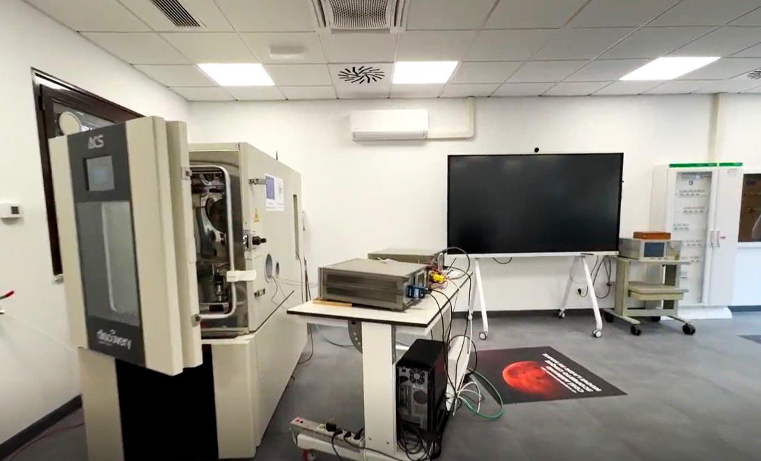 ACS climatic chamber installed in the SWIM Lab at Roma Tre University to simulate extraterrestrial ice