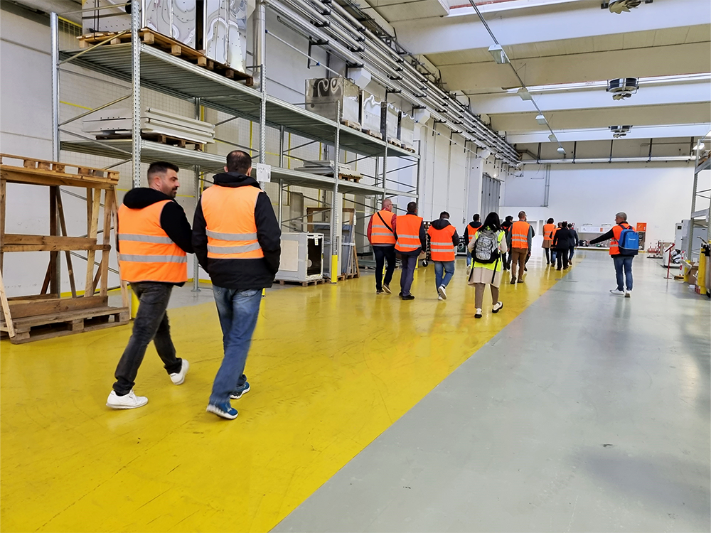 I partecipanti visitano lo Stabilimento di Angelantoni Test Technologies durante il Corso Base Tecnici Prove Ambientali Simulate